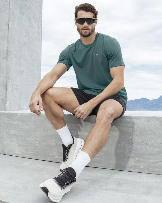 Camiseta deportiva masculina semiajustada de secado rápido