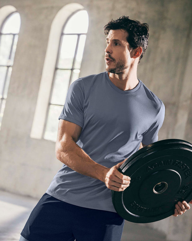 Camiseta deportiva masculina semiajustada de secado rápido