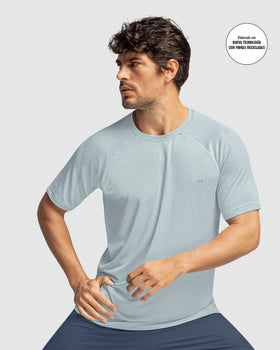 Camiseta deportiva con tela texturizada que permite el paso del aire#color_591-azul-claro
