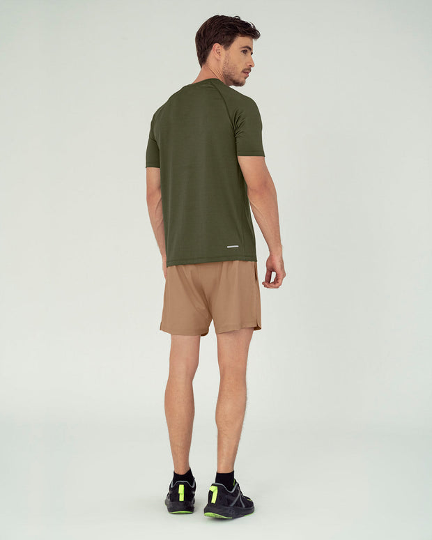 Camiseta deportiva con tela texturizada que permite el paso del aire#color_604-verde