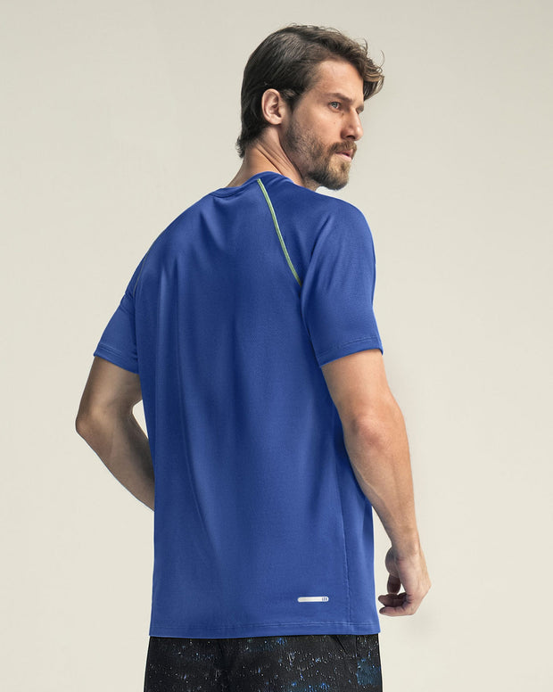 Camiseta deportiva con tela texturizada y transpirable