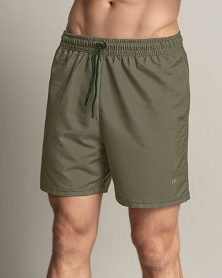 Pantaloneta deportiva con bolsillos funcionales#color_610-verde