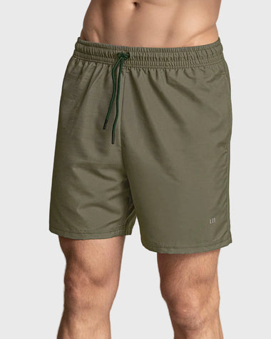 Pantaloneta deportiva con bolsillos funcionales#color_610-verde