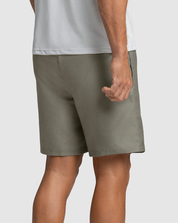 Pantaloneta deportiva con bolsillos funcionales#color_714-arena