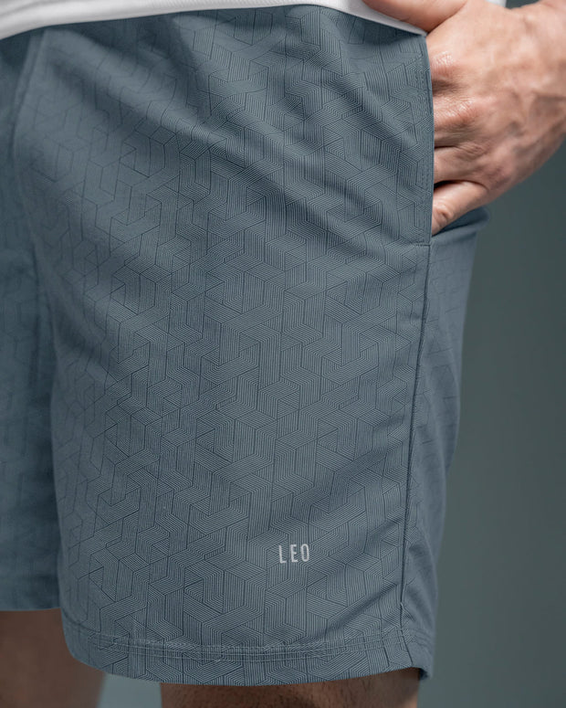 Pantaloneta deportiva con acabado antifluidos y bolsillos funcionales#color_736-estampado-gris
