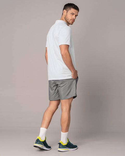 Pantaloneta deportiva con bolsillos funcionales#color_753-gris-claro
