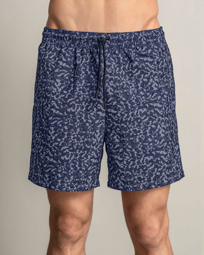 Pantaloneta deportiva con bolsillos funcionales#color_a63-estampado-animal-print