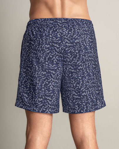 Pantaloneta deportiva con bolsillos funcionales#color_a63-estampado-animal-print