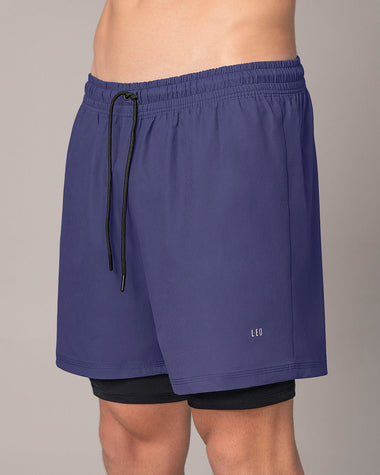 Pantaloneta deportiva con bolsillo lateral con bóxer interno#color_522-azul