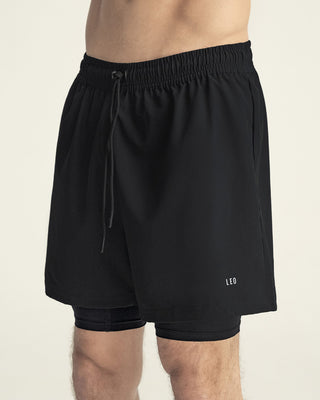 Pantaloneta deportiva con bolsillo lateral con bóxer interno#color_700-negro