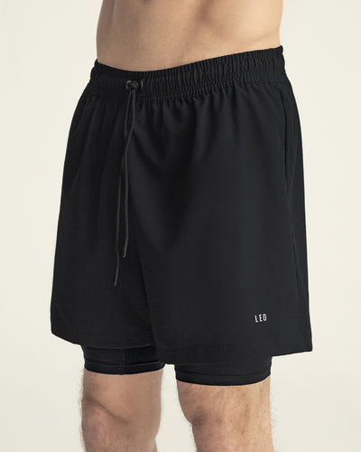 Pantaloneta deportiva con bolsillo lateral con bóxer interno#color_700-negro