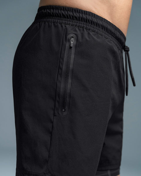 Pantaloneta deportiva con bolsillo lateral con bóxer interno#color_700-negro