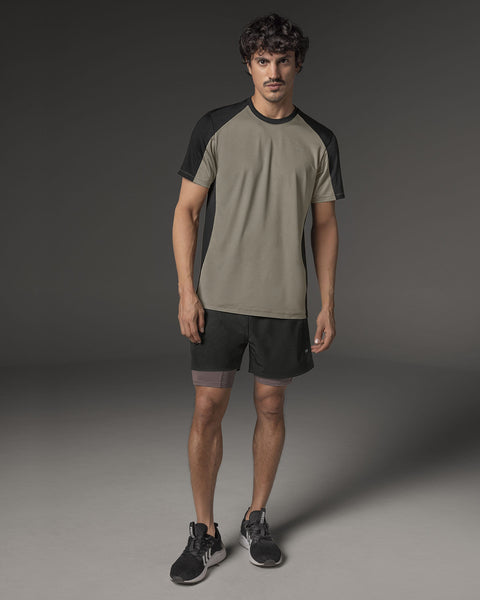 Pantaloneta deportiva con bolsillo lateral con bóxer interno#color_701-negro