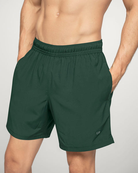 Pantaloneta deportiva con bolsillo trasero y bóxer interno#color_611-verde