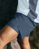 Pantaloneta deportiva con bóxer interno#color_457-azul-grisaceo