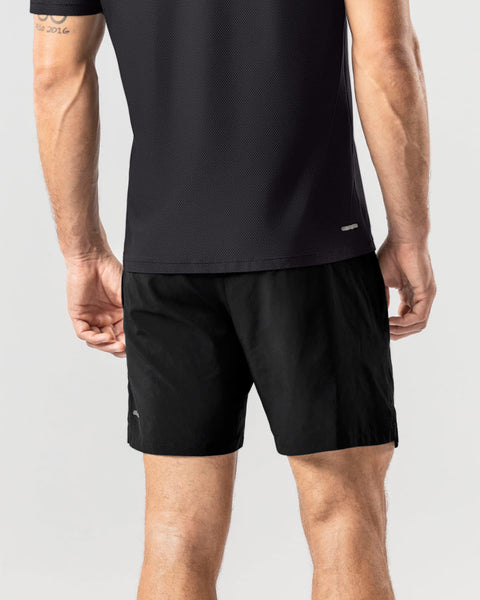 Pantaloneta deportiva con bolsillo trasero y con bóxer interno#color_700-negro