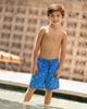 Pantaloneta de baño para niño con bolsillo lateral#color_b01-estampado-tortugas