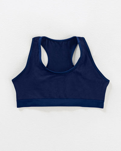 Top con espalda deportiva elaborado en algodón para niña#color_536-azul-oscuro