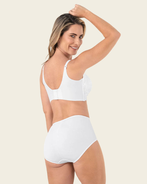 Panty clásico de control suave con toques de encaje en abdomen