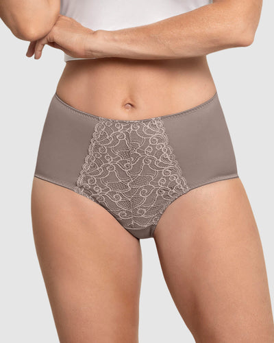 Panty clásico de control suave con toques de encaje en abdomen#color_790-gris-claro