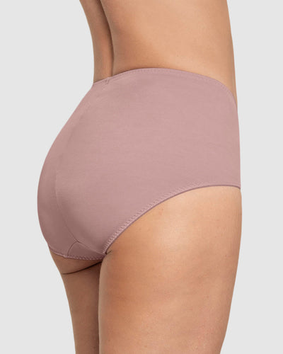 Panty clásico de control suave con toques de encaje en abdomen#color_a20-palo-rosa