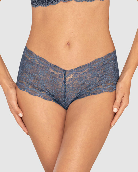Panty estilo hípster en encaje sexy con refuerzo en algodón#color_554-azul-grisaceo