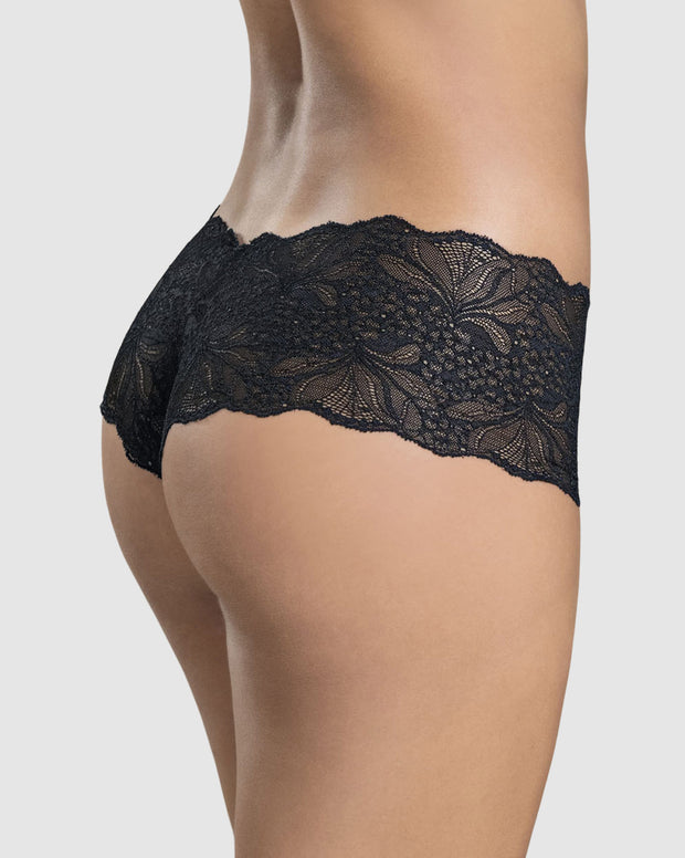 Panty estilo cachetero elaborado en encaje