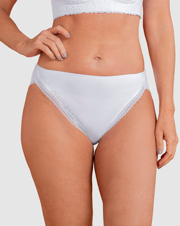 Panty tipo bikini con encaje decorativo en piernas#color_000-blanco