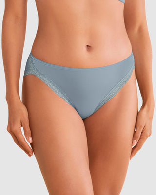 Panty tipo bikini con encaje decorativo en piernas#color_159-azul-claro