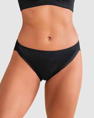 Panty tipo bikini con encaje decorativo en piernas#color_700-negro
