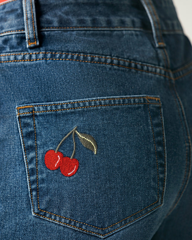 Short corto con bota desflecada