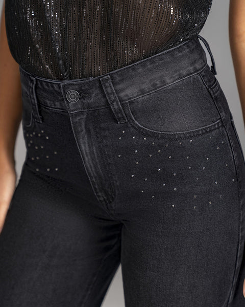 Jean bota amplia con detalle de piedras