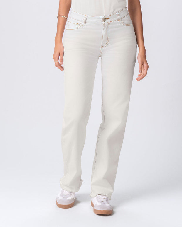 Jean bota recta básico con hilos en contraste