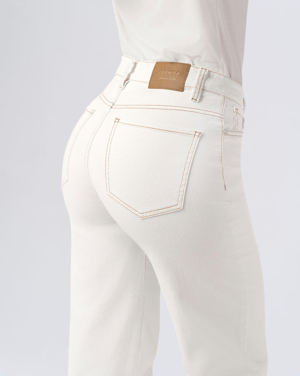 Jean bota recta básico con hilos en contraste