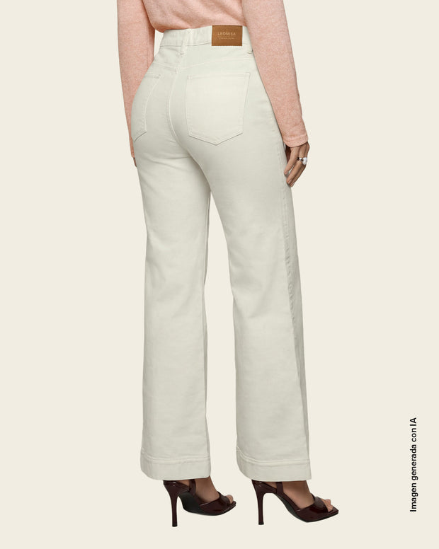 Jean bota amplia con costuras decorativas en frente