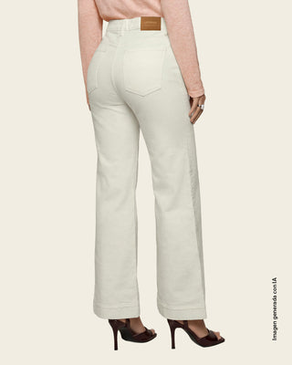 Jean bota amplia con costuras decorativas en frente#color_018-marfil