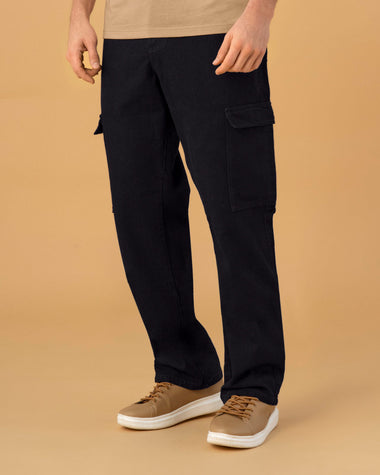 Jean bota recta con bolsillos cargo#color_700-negro