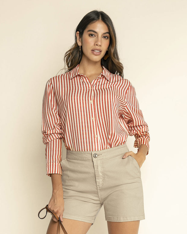 Blusa manga larga con perilla funcional y puños con botón