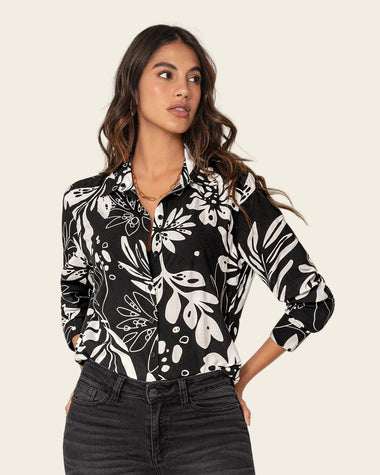 Blusa manga larga con perilla funcional y puños con botón#color_008-negro-estampado