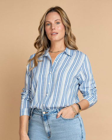 Blusa manga larga con perilla funcional y puños con botón#color_034-raya-azul