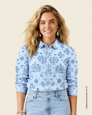 Blusa manga larga con perilla funcional y puños con botón#color_485-azul-estampado