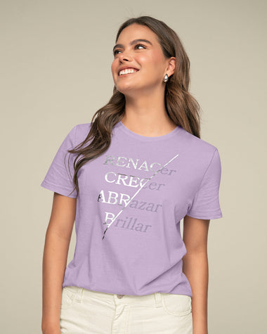 Camiseta manga corta con mensaje en el frente#color_404-lila