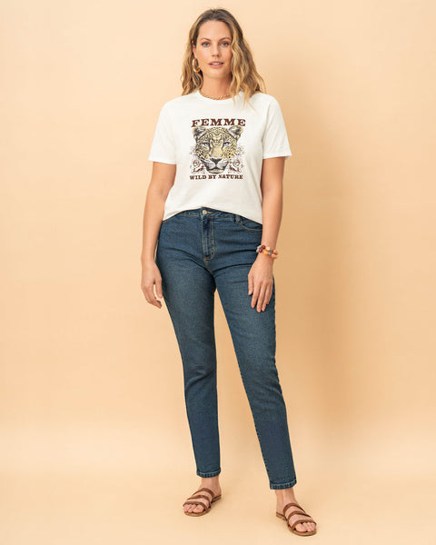 Camiseta manga corta con mensaje en el frente#color_828-marfil