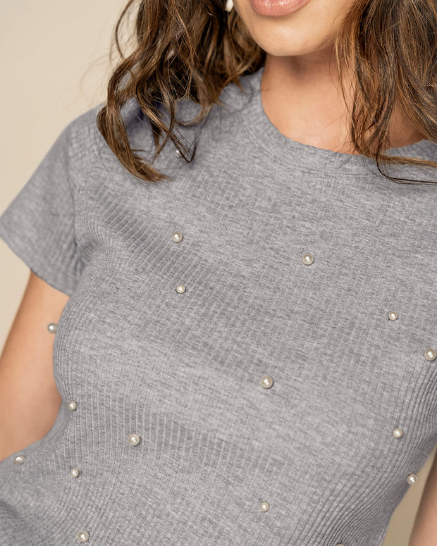 Camiseta manga corta tela acanalada con perlas decorativas en el frente#color_711-gris-jaspe