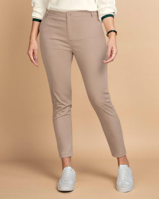 Pantalón skinny de tiro medio con bolsillos delanteros funcionales#color_789-arena