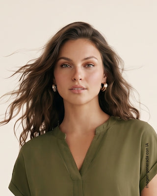 Blusa manga corta con cuello en V#color_c46-verde