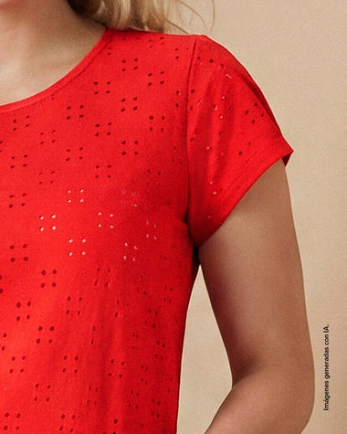 Camiseta manga corta con detalles en ojalillo#color_c36-rojo