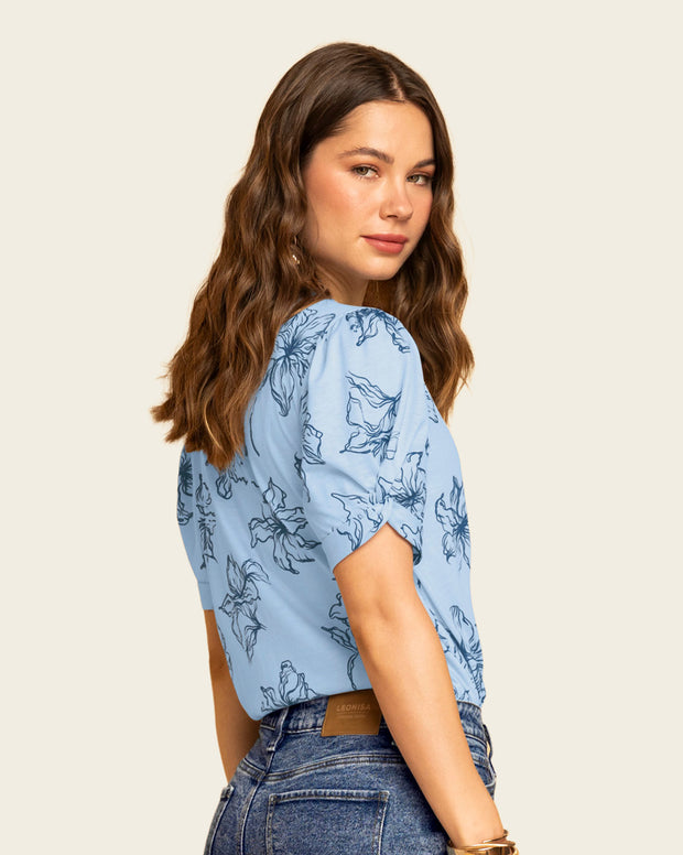 Camiseta manga corta con cuello redondo y nudo en mangas
