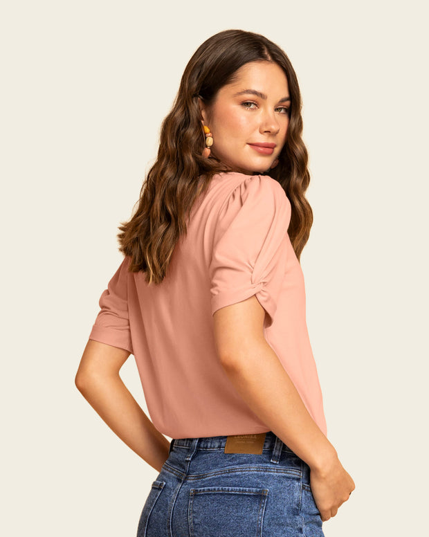 Camiseta manga corta con cuello redondo y nudo en mangas