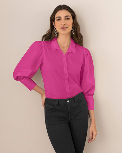 Blusa manga 3/4 con perilla funcional y recogido en hombros#color_399-fucsia-oscuro